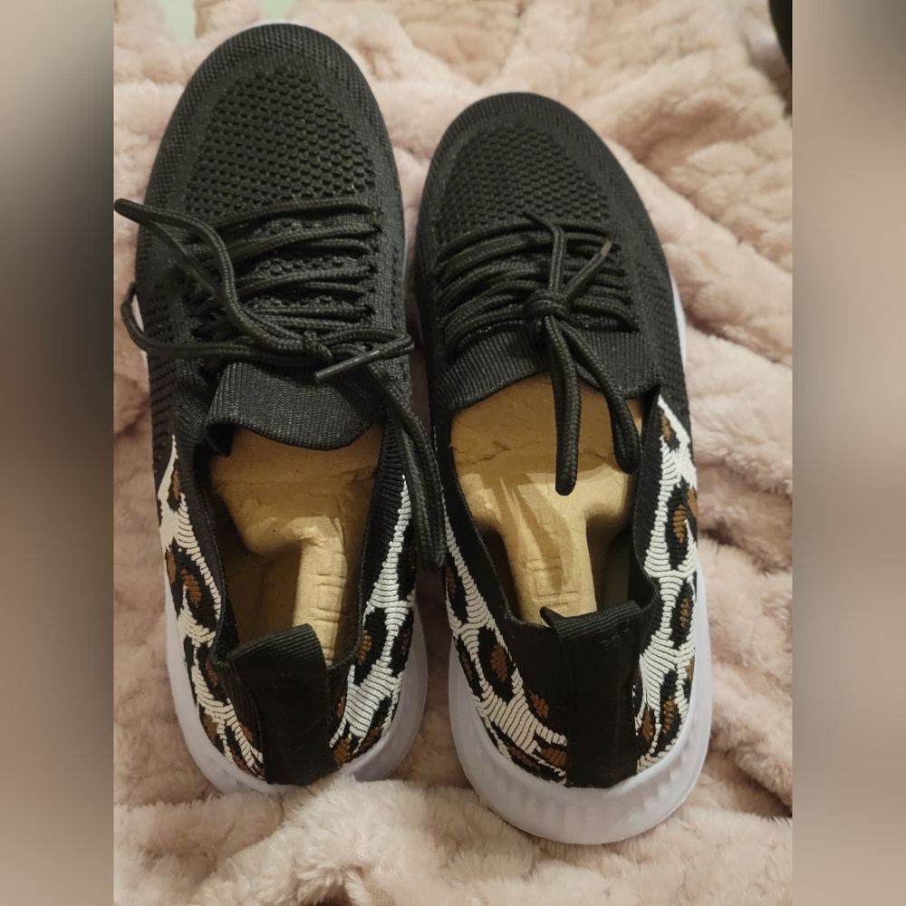 Size 7 Leopard Print Sneakers